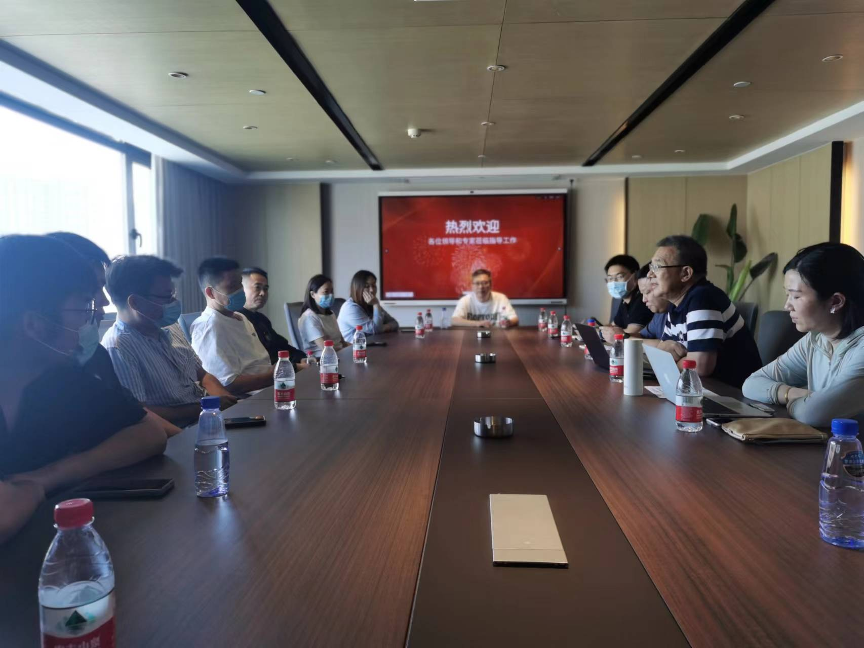 7 月 13 日下午，协会秘书处和九天国际接待了中国纺织工业协 会流通分会的徐建华副会长一行的调研团