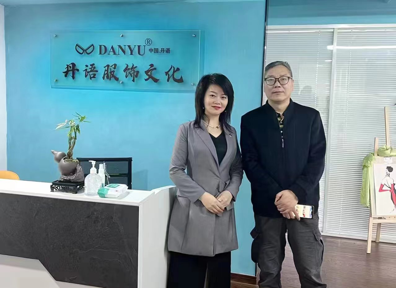 协会秘书处走访了杭州新火品牌管理有限公司和杭州丹语服饰文化有限公司